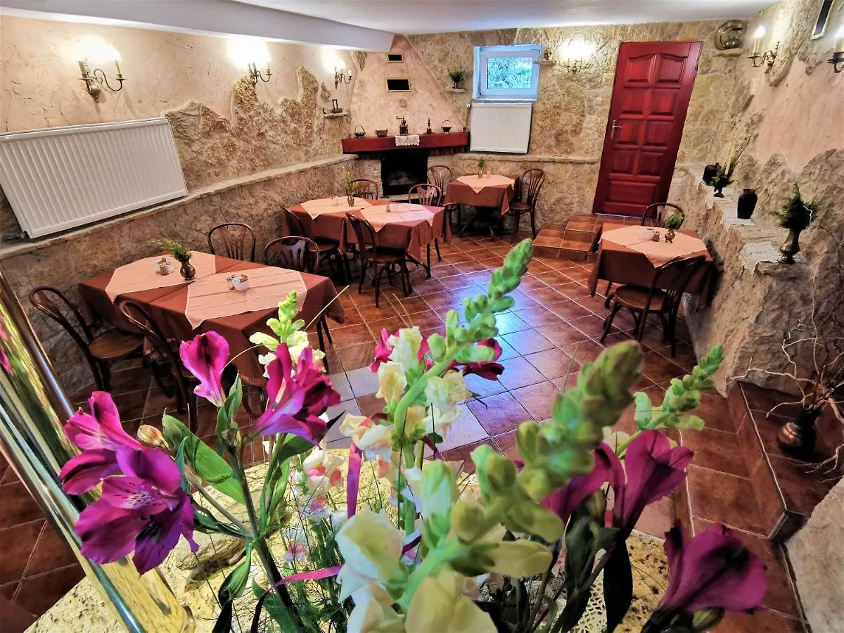 Dom Pod Tujami Bed & Breakfast Krakow